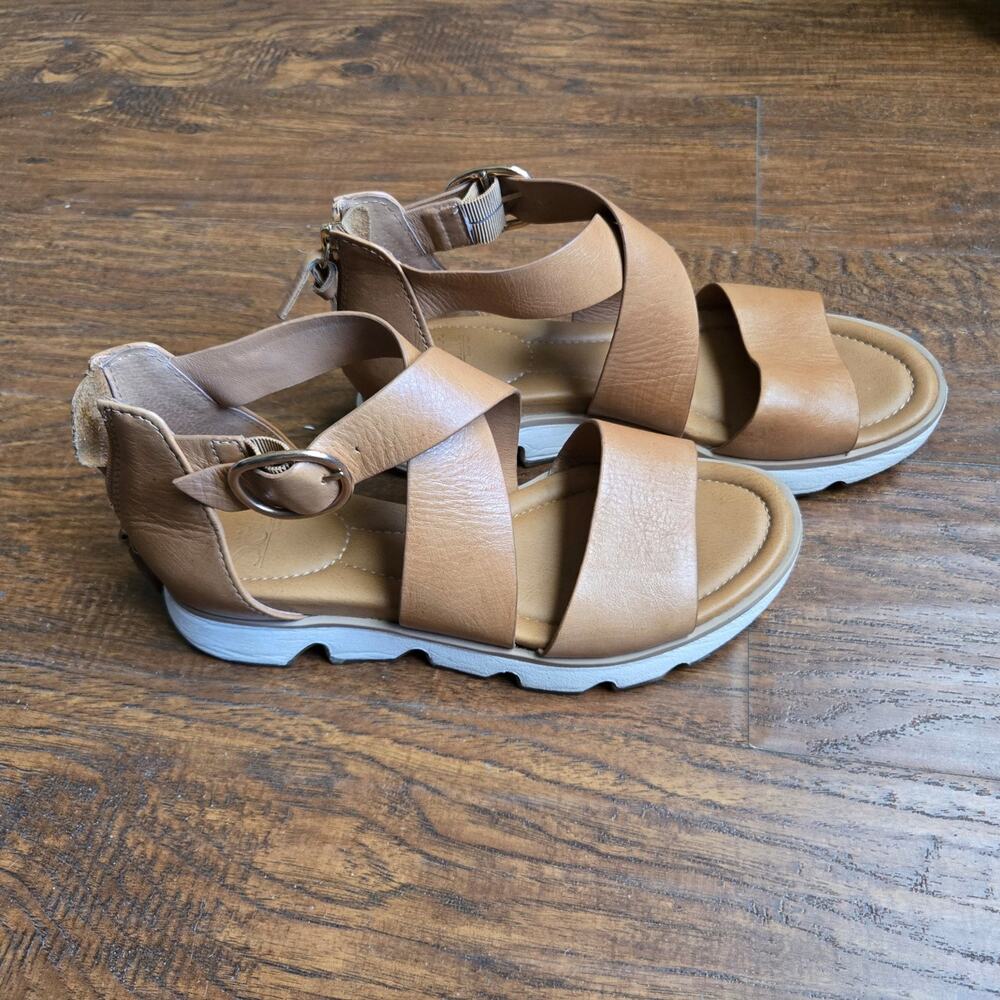 SOFFT  sz 7.5 MACKENNA in CARAMEL tan Comfort support walk sandles shoes